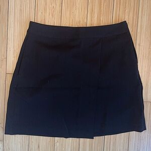 Never worn before short black skirt w/ pockets